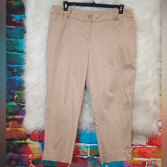 Lane Bryant Tan and White Diamond Shaped Dot Cropped Pants Size 16 - Picture 1 of 10